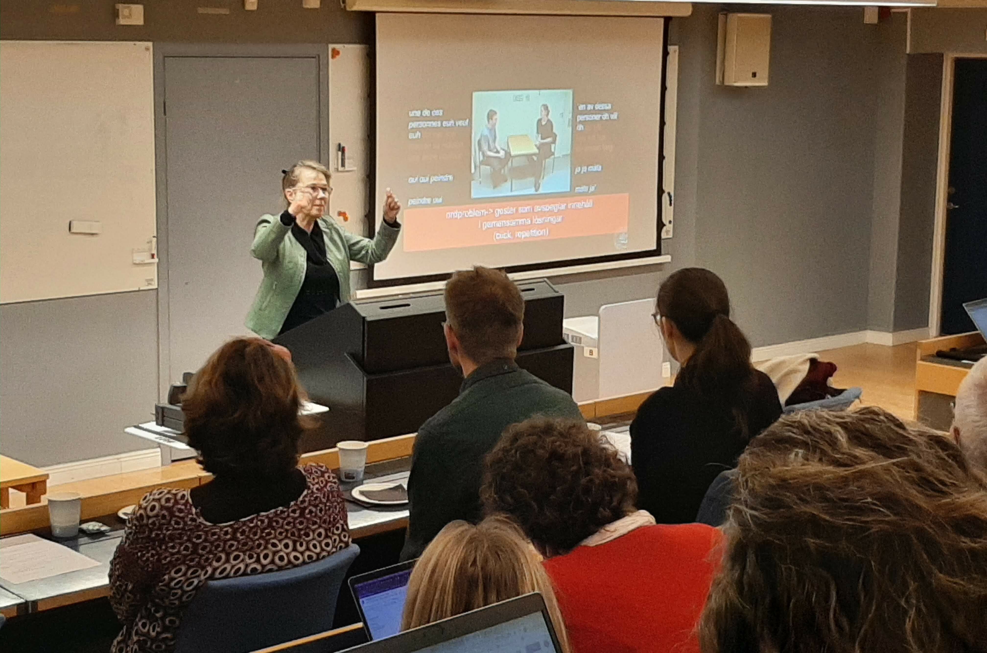 Marianne Gullberg speaking to an audience.